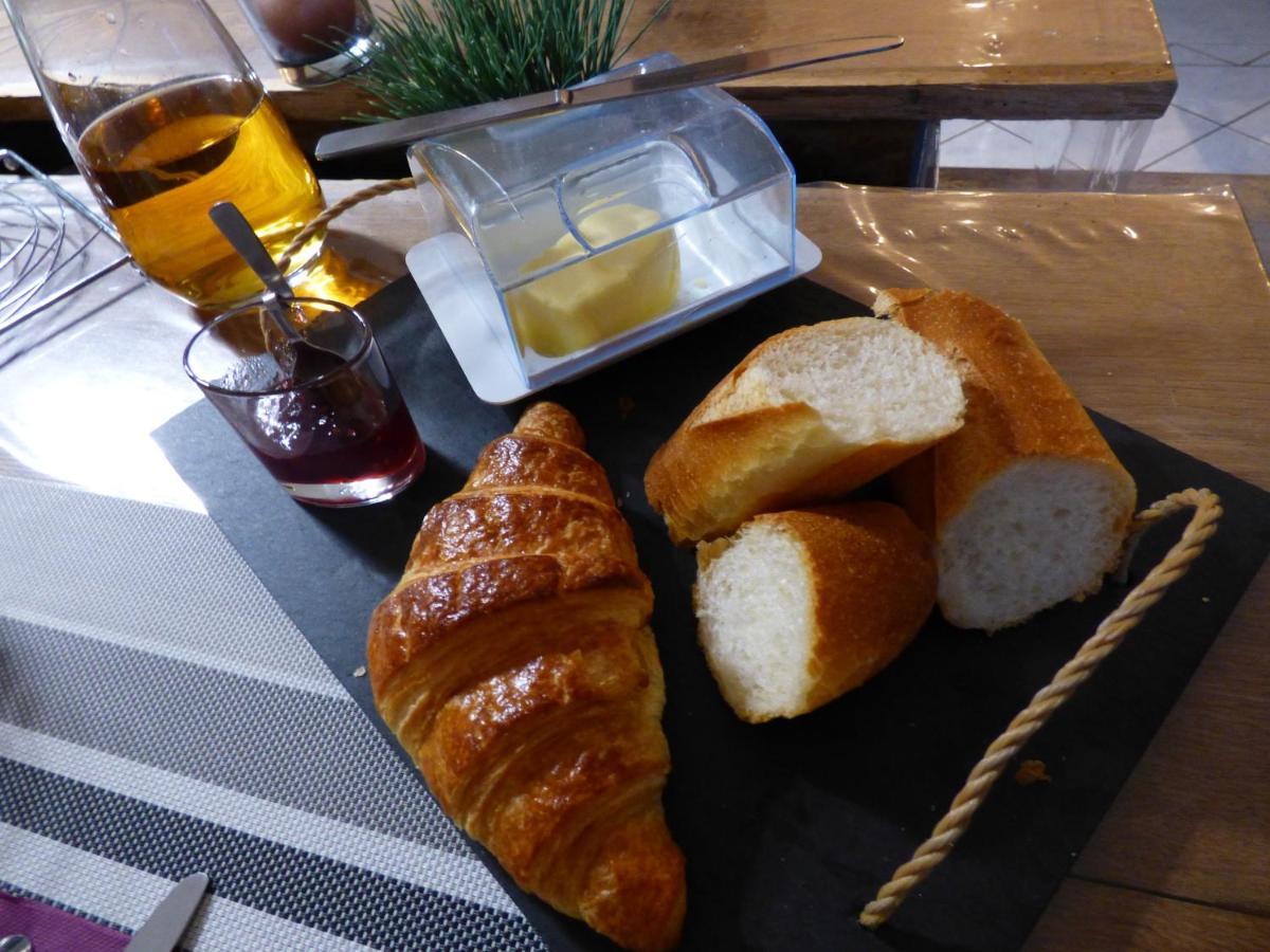 Les Petites Brosses Montbizot Exterior foto